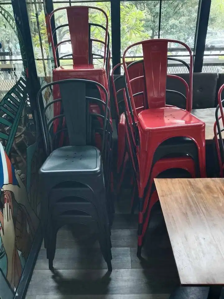 Kursi Tolix Ex Cafe Stok ada 53 kursi