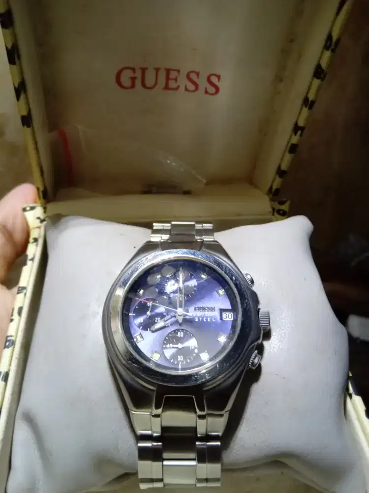 Guess jam pria ori siap pakai nego cod rungkut gan gpl