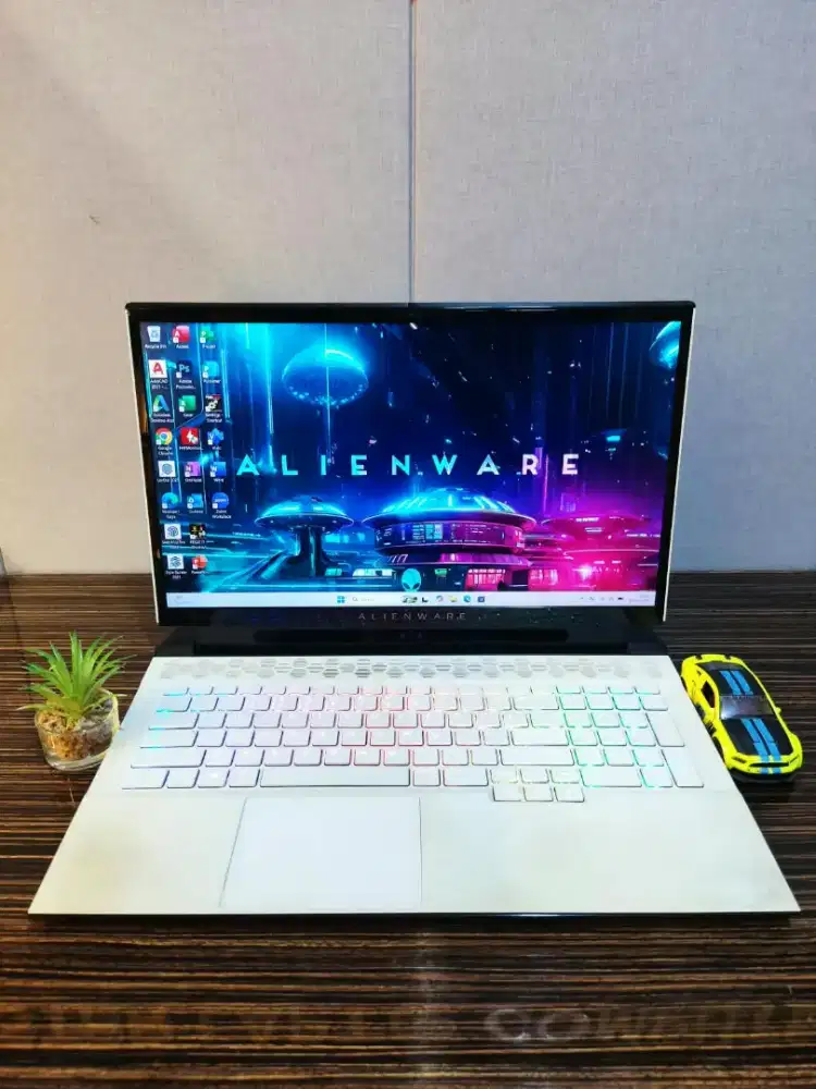 ALIENWARE M17 R2 LIKE NEW  [RAM 16GB SSD 512GB]