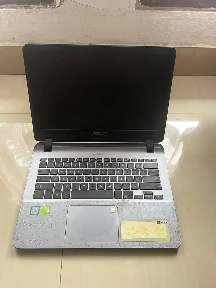 Dijual laptop ASUS VivoBook 14 A407UF-EB701T, Tahun 2020