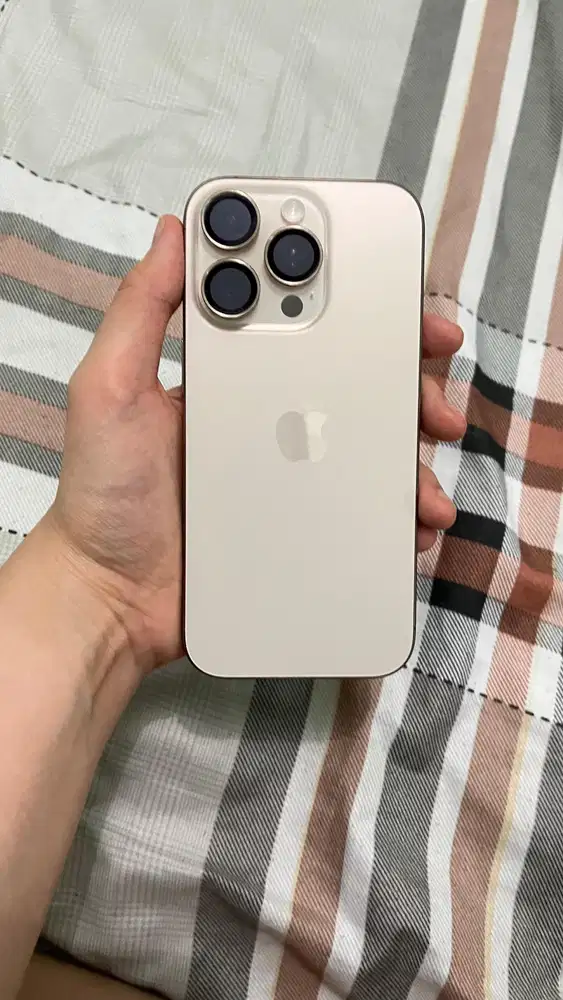 Iphone 16 pro 128GB,resmi IBOX, warna Dessert Titanium.BH 91%.