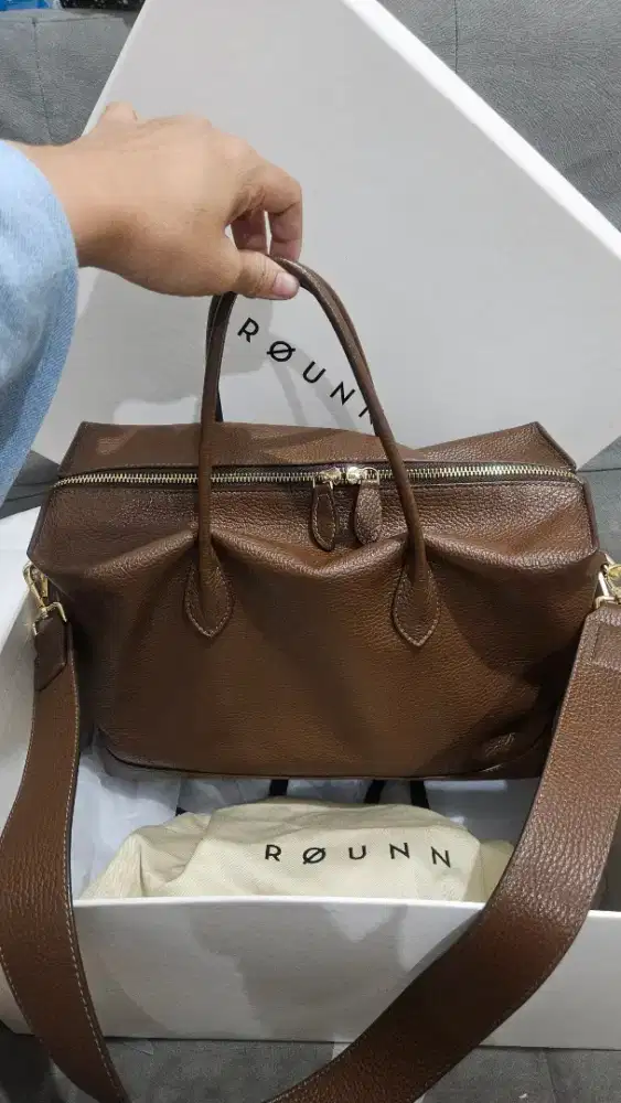 Preloved rounn bag bao 34 pecan