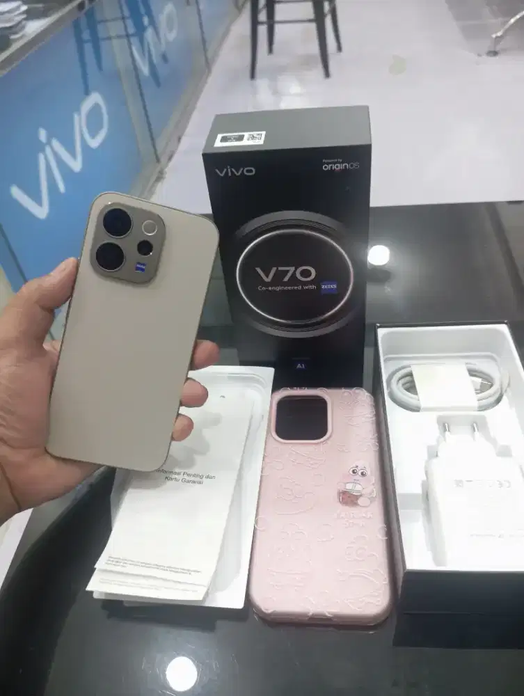 VIVO V70 5G RAM 8/256GB...UNIT FULSET.100% ORIGINAL