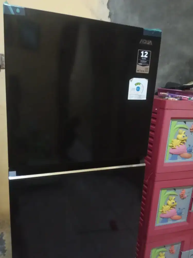 AQUA Kulkas inverter 2 pintu