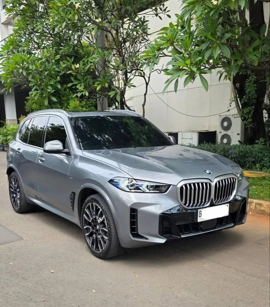 BMW X5 xDrive40i M Sport NEW FACE LIFT 2023 GREY ON BROWN ISTIMEWA