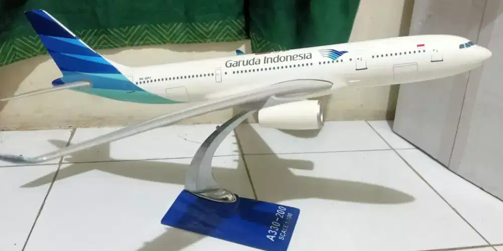 Miniatur pesawat Boeing pajangan