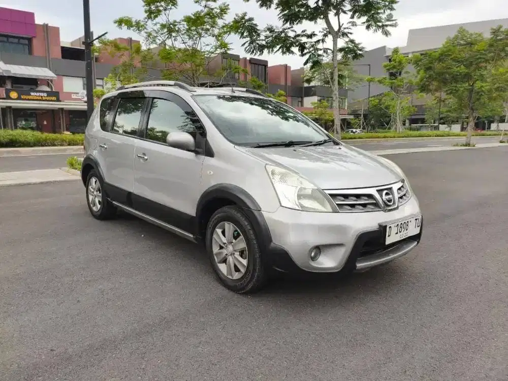 Nissan livina x-gear matic 2010 silver