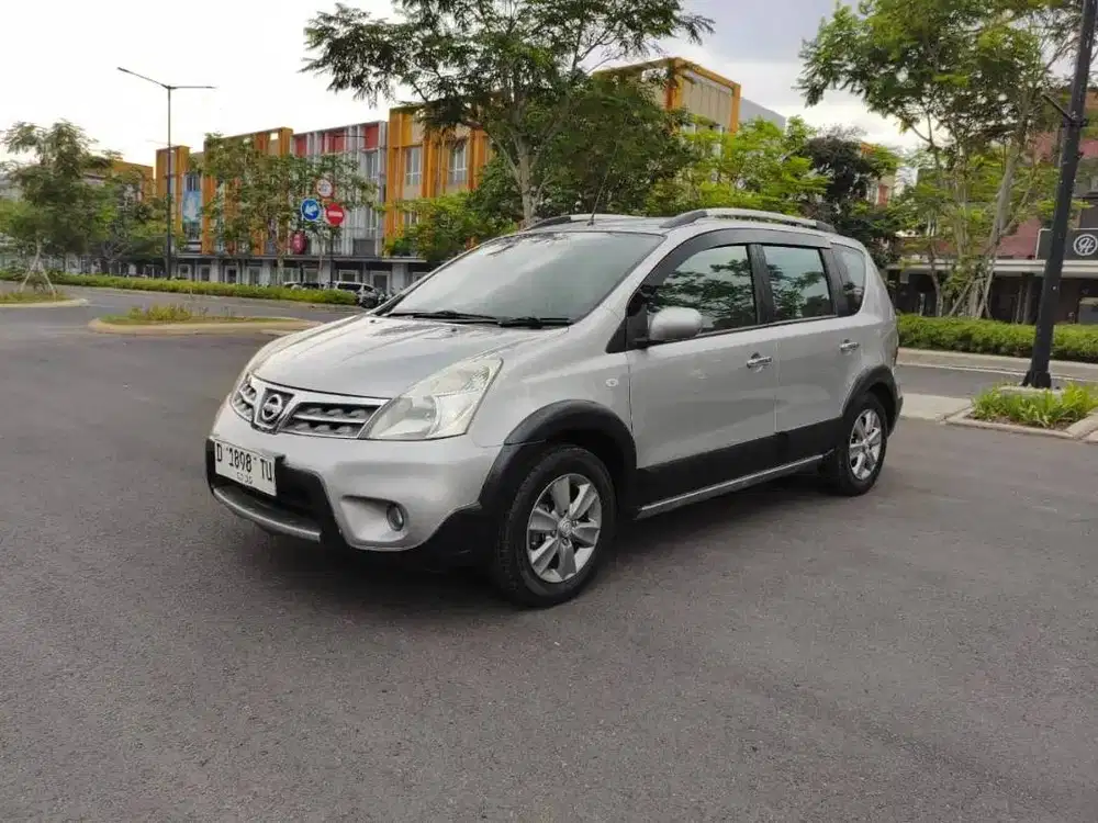 Nissan livina x-gear matic  AT 2010 silver
