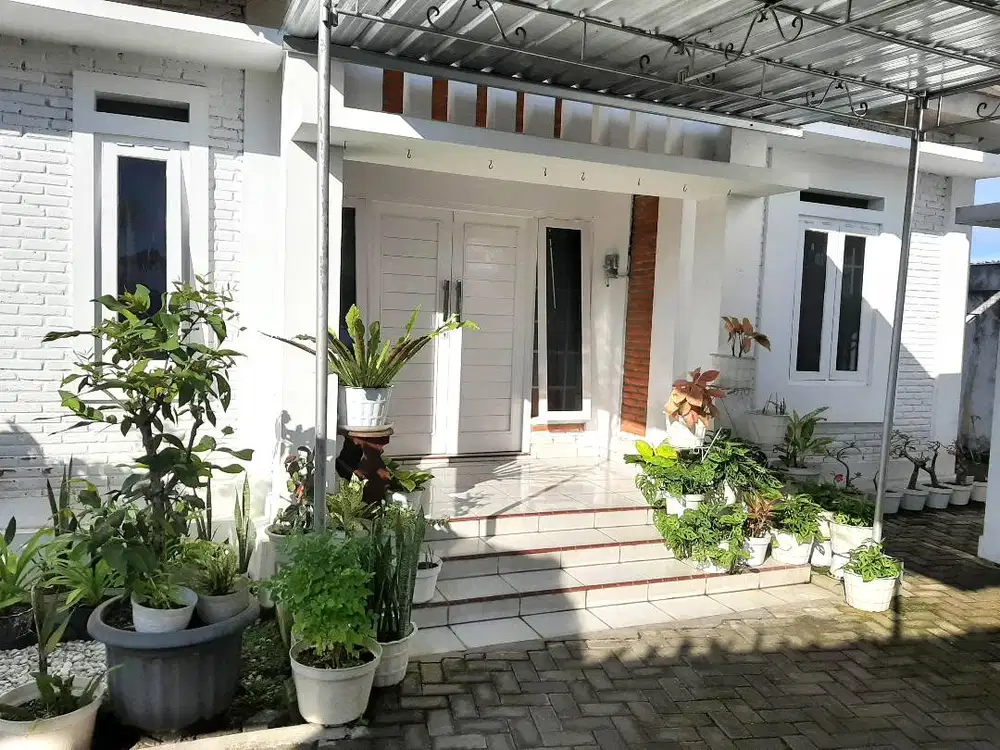 Rumah Asri dengan Halaman Luas di Sidoagung Godean