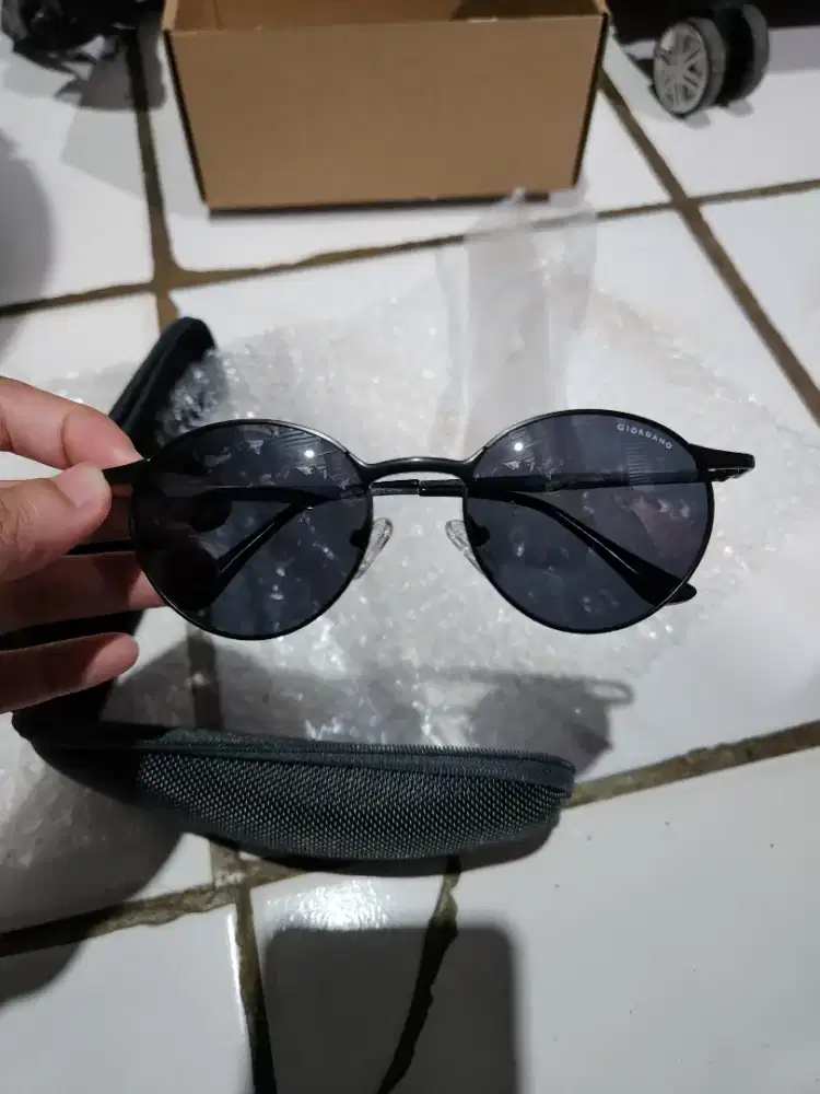 Kacamata Hitam / Sunglasses Giordano