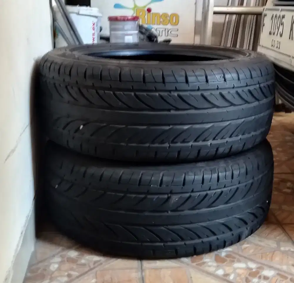 sepasang ban 215/50 R17