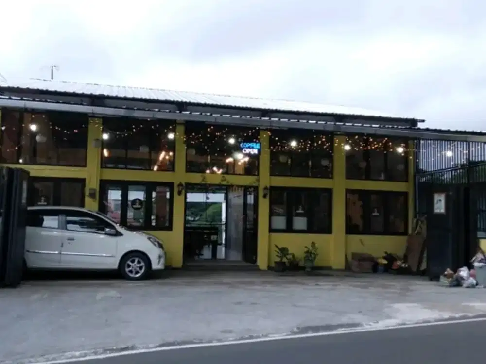 CAFE RESTO di Raya Pandaan TRETES