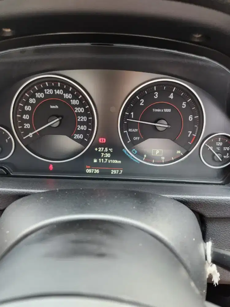 Dijual cepat !! Antik Spesial !! BMW 320i 2014 Hitam Odo low 9.000-an