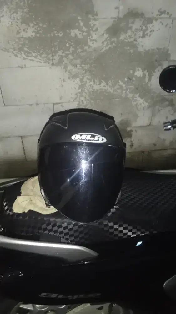 Hlem MLA helmet j5