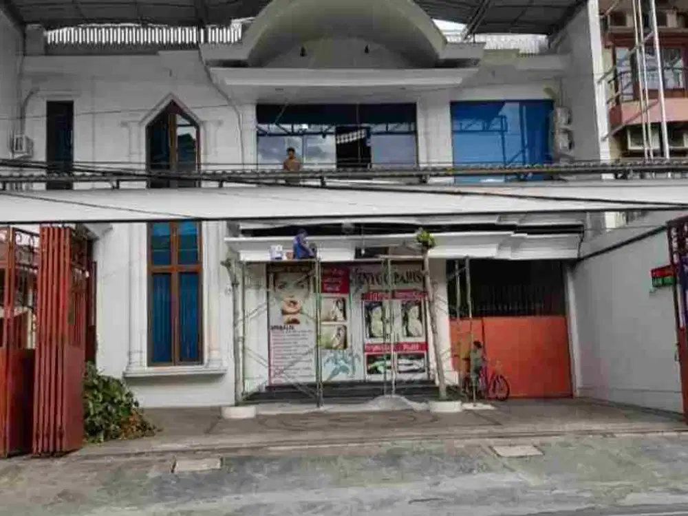 Jual Rumah usaha di nol jalan raya Biliton Surabaya