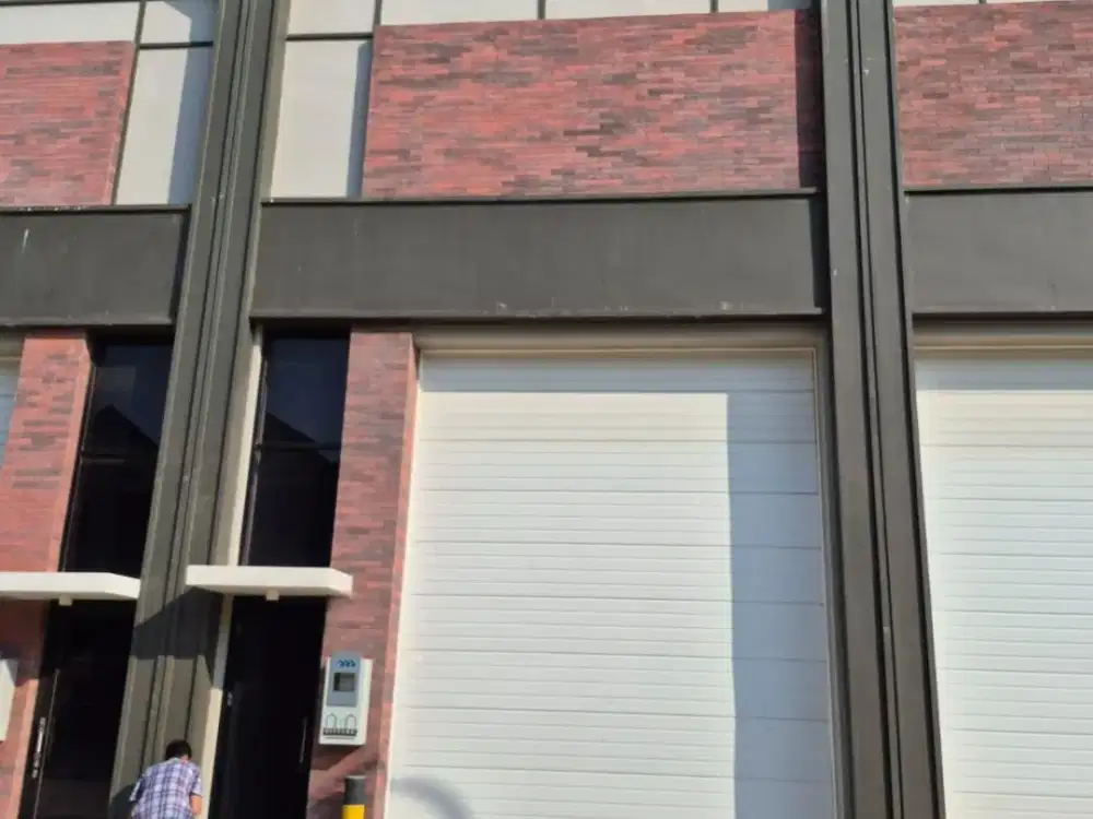 Disewakan Murah Gudang Bizpark Pik2 Luas 6X20 Kosongan