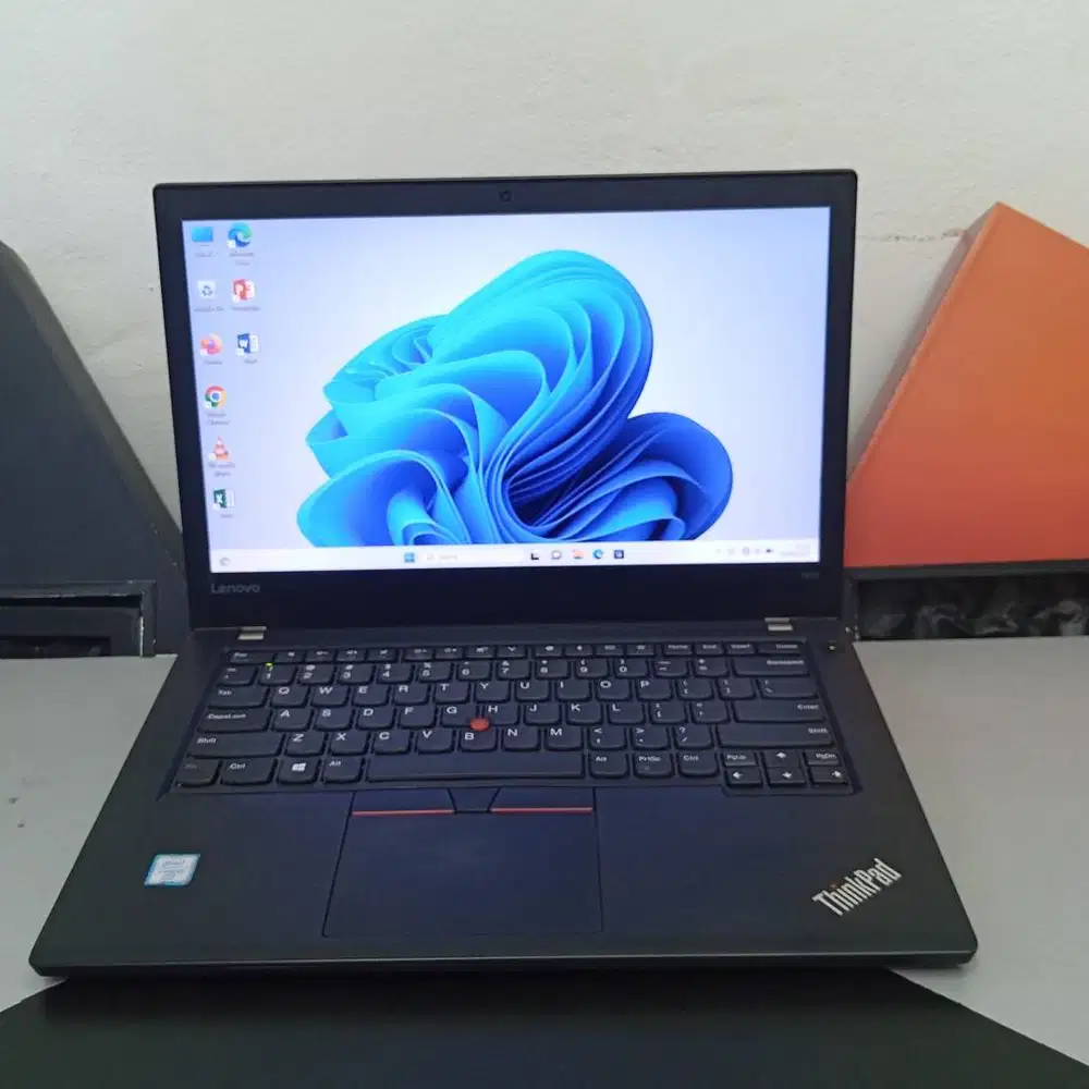 Di Jual Cepat Laptop Lenovo Thinkpad T470 Intel i5 gen 7 ram 8gb 256gb