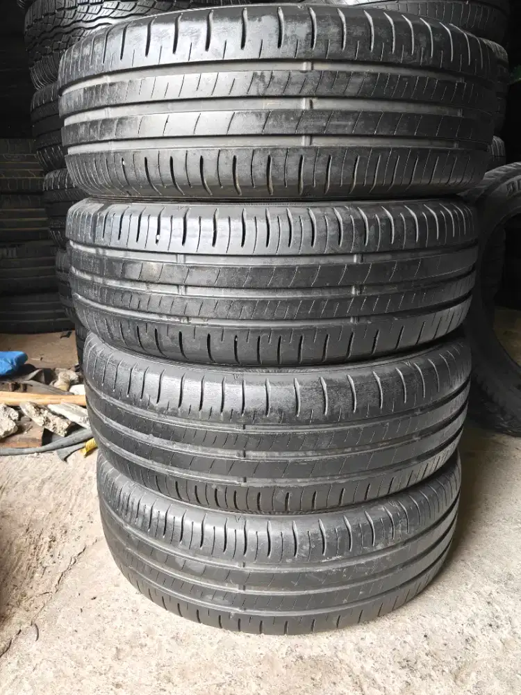 Jual ban copotan mrek Dunlop sp touring R1 ukuran 205 65 R15 kond 90%