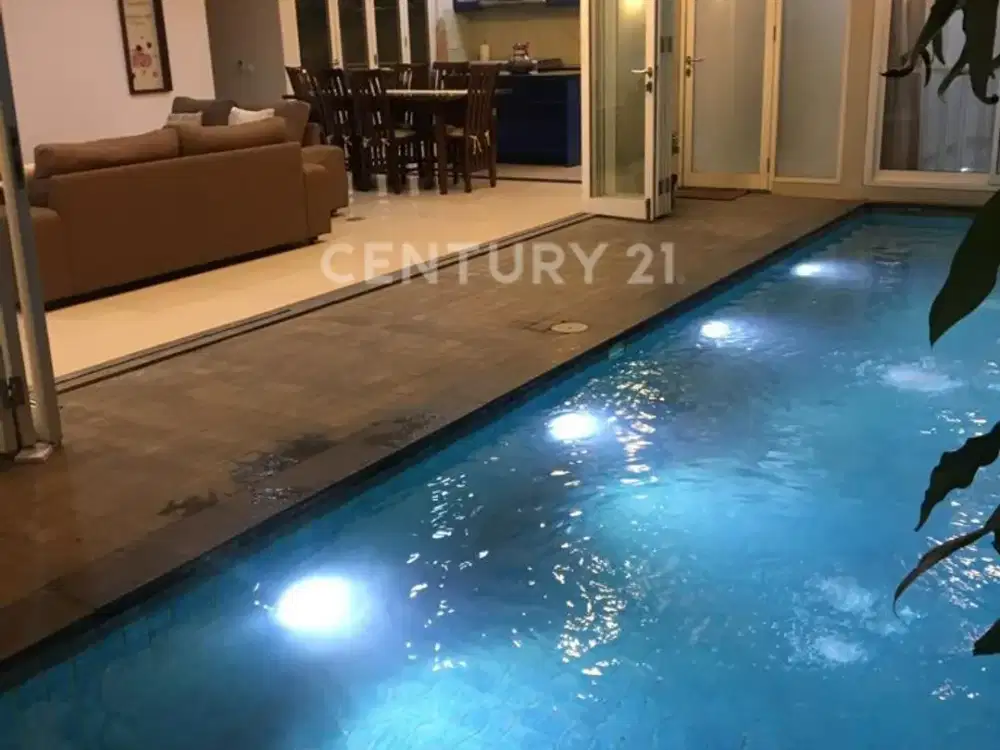 Rumah Dengan Private Pool Cocok Di Area Kebayoran Baru