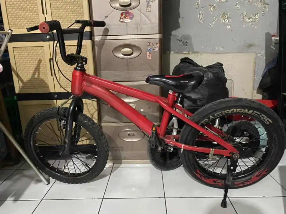 Sepeda BMX ukuran 18