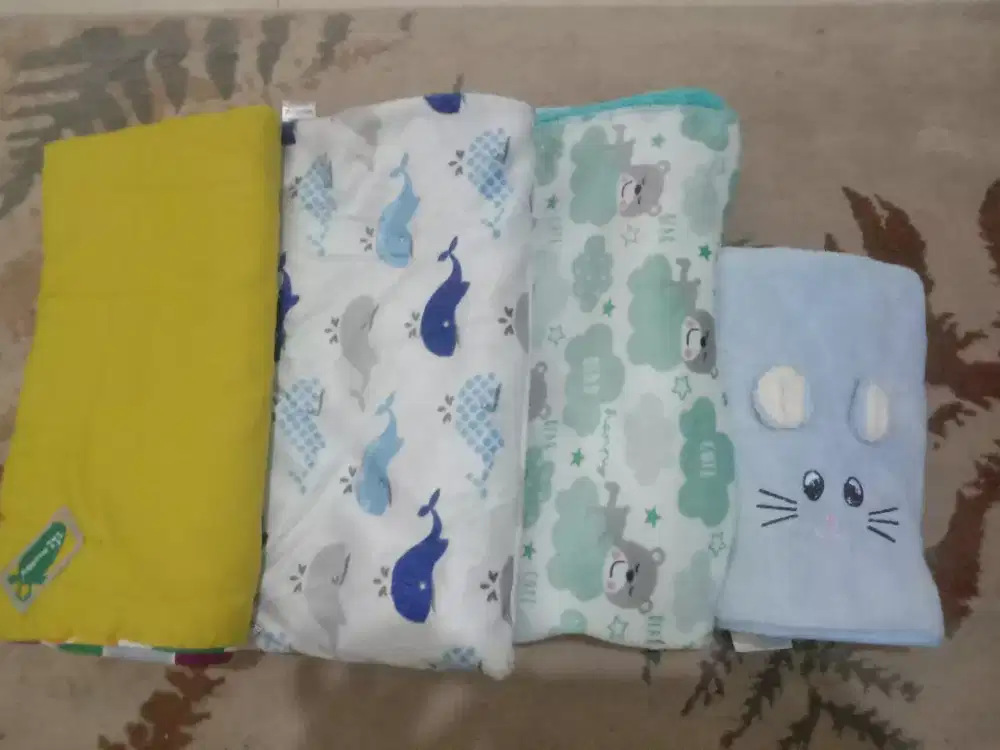 SELIMUT BAYI 3&1 HANDUK SUPER LEMBUT LIKE NEW
