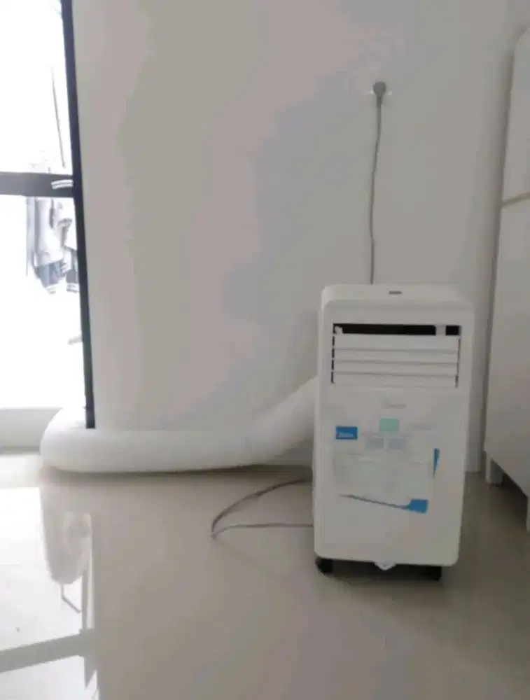 AC PORTABLE MIDEA 1/2 PK
