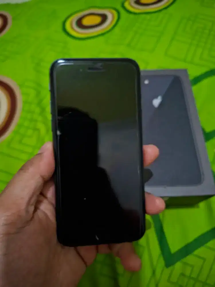 Jual Iphone 8 64Gb minus layar bergaris tipis