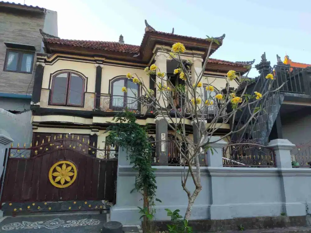 Di kontrakan rumah lantai II jl 8mtr luas tanah 200m2 di gunung catur Denpasar Barat