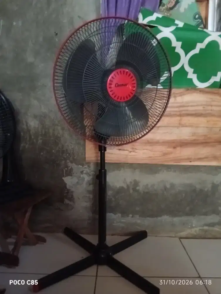 Kipas angin Cosmos berdiri
