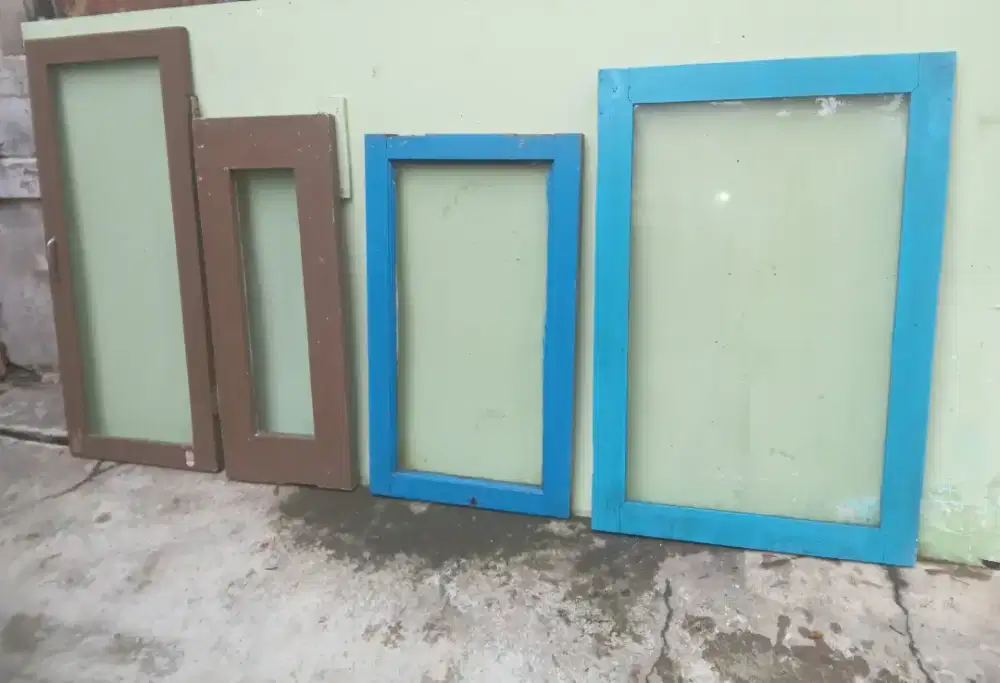 Jendela Kaca Kayu Anti Rayap