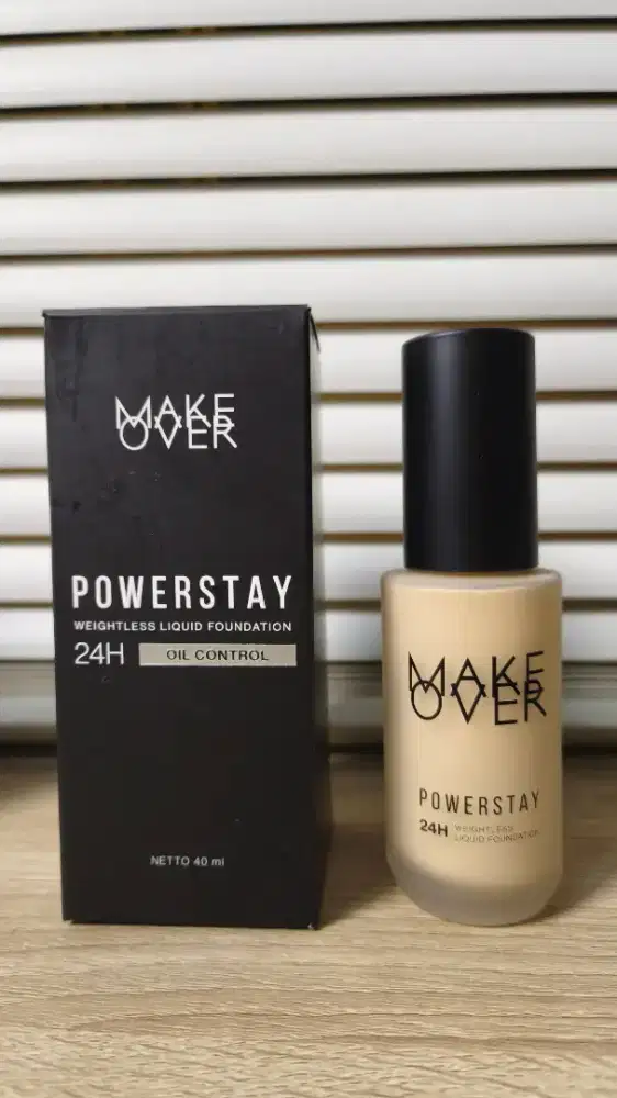 MakeOver Powerstay Foundation shade Ivory