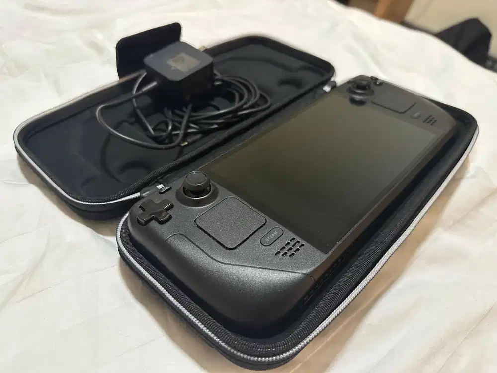 STEAM DECK OLED 1TB with CASE and CHARGER official