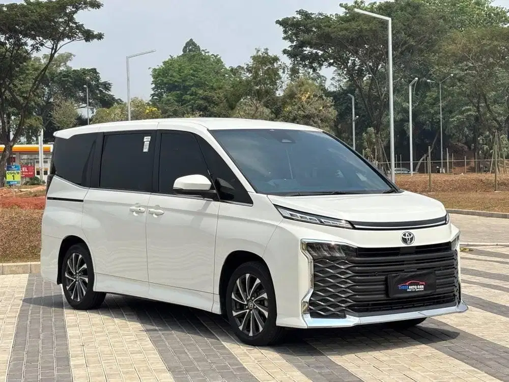 Toyota Voxy 2023