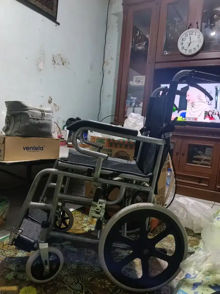Kursi roda medis