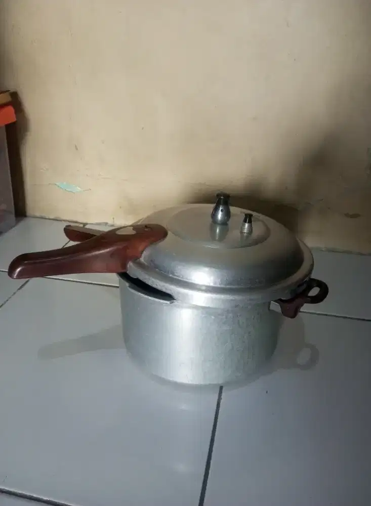 Presto Dan Piring Dinding Hias