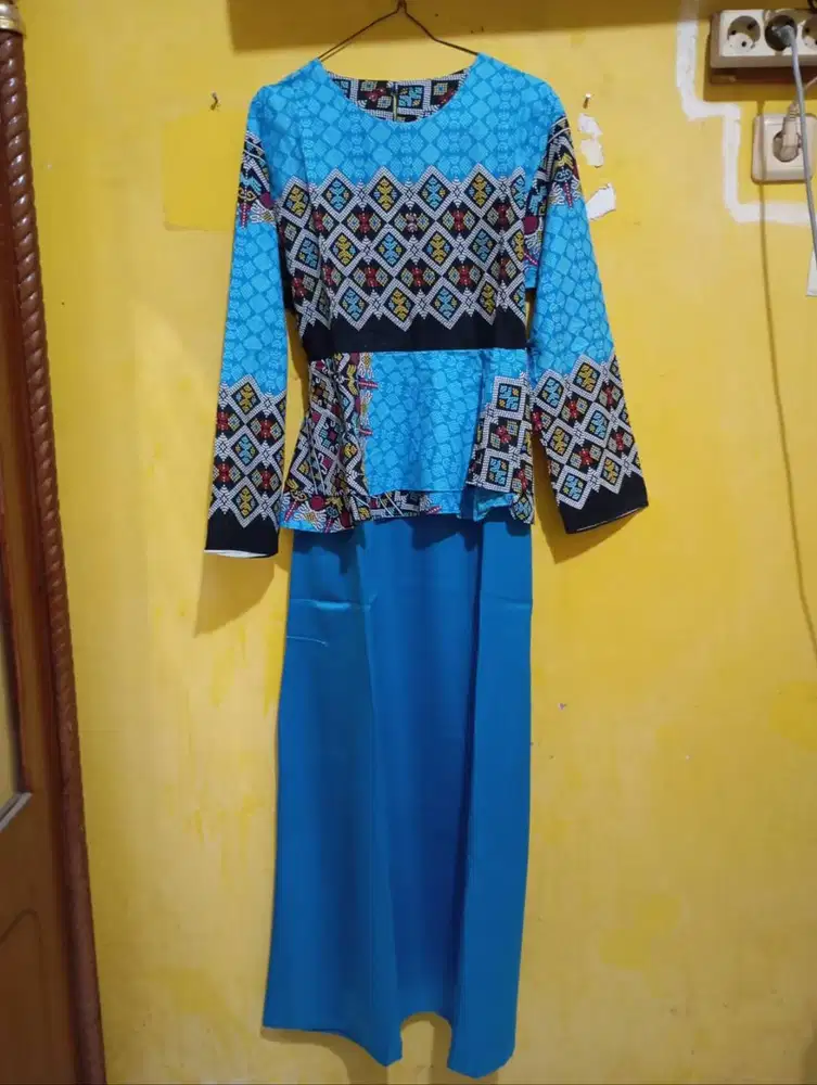 Setelan Etnik Modern Blus Motif & Rok Panjang Biru (Kondisi Bagus!)