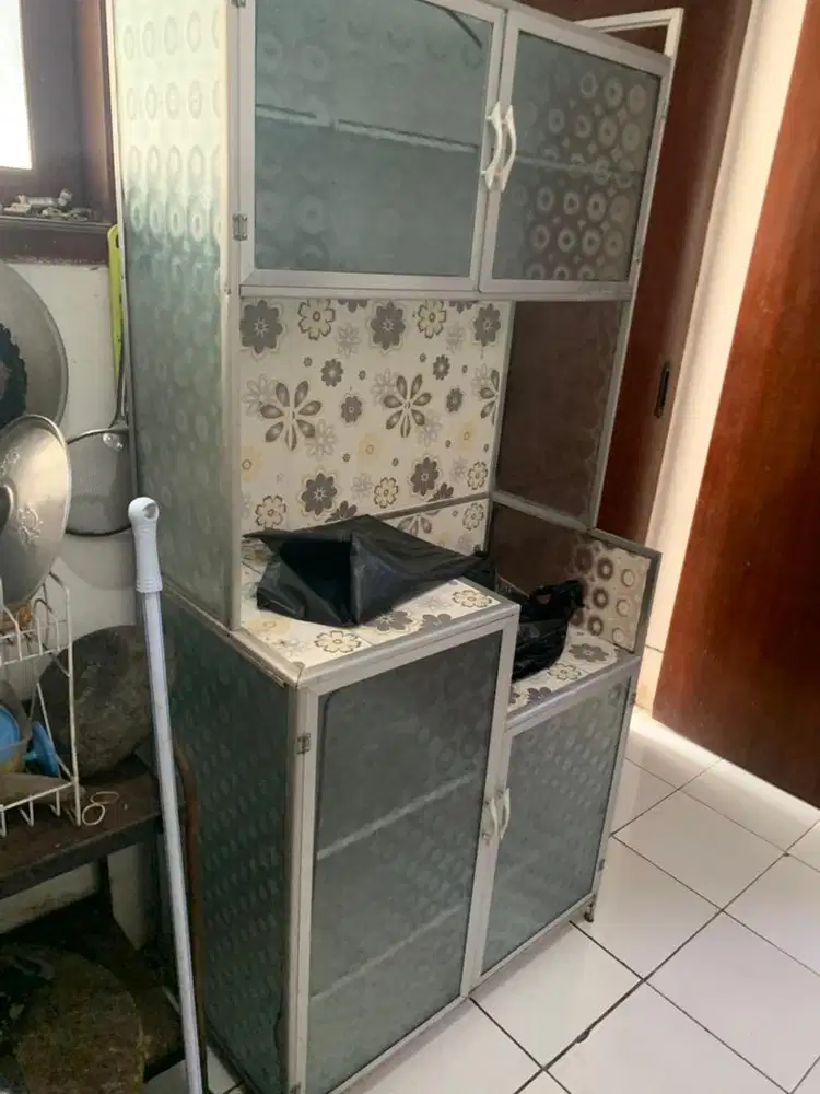 Jual cepat BU lemari kaca piring