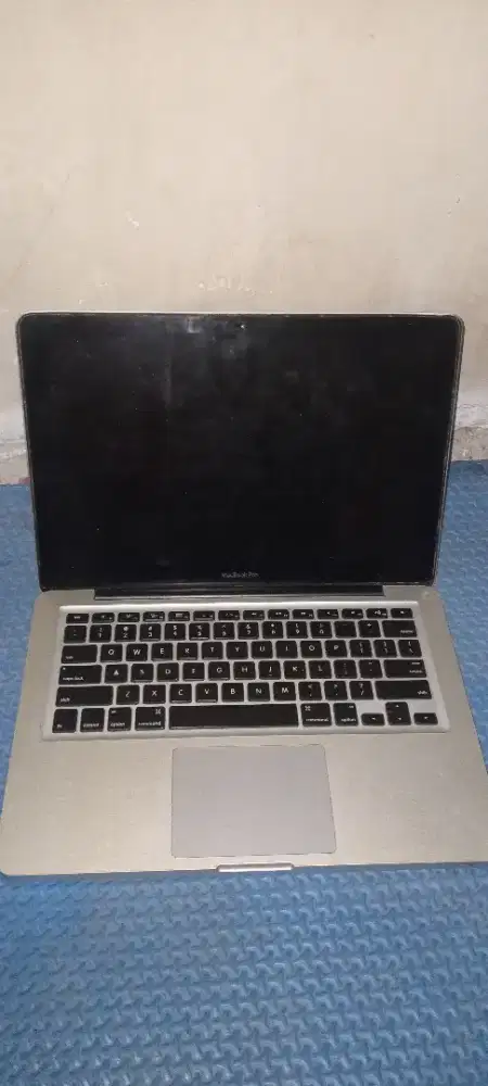 Macbook Pro 13 ( Nyala Kipas aja )