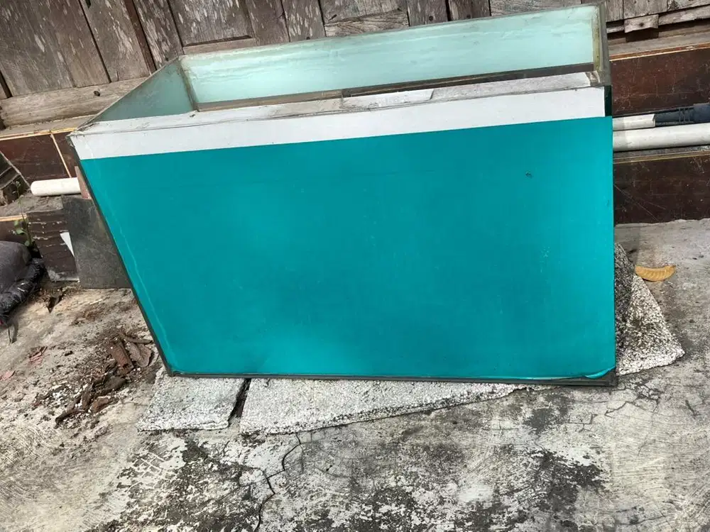 Aquarium Warna Biru