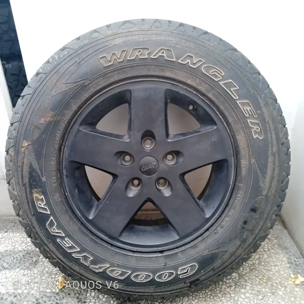 Ban 4 set dan 1 serep serta  velg