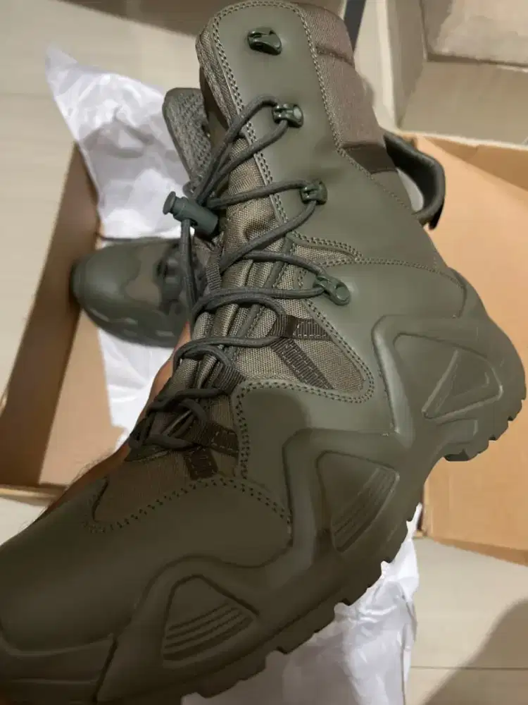 Sepatu boot safetyshoes  ujung besi warna hijau