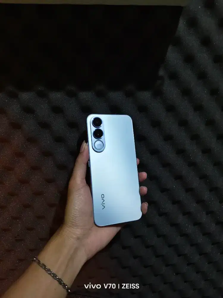 Di jual cepet vivo v70 fe 8/256