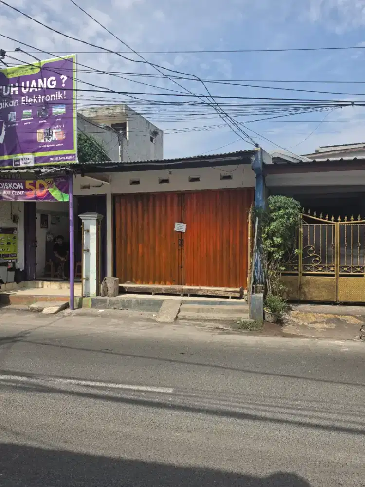 Di kontrakan kios