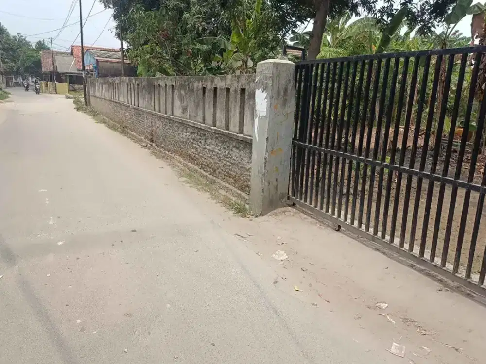 Dijual Tanah Cipare Kota Serang Banten Nempel Jalan Aspal Luas Tanah 1000 M² - Rp.1,5 Jt / m² dibawah Pasaran ( Lebar Muka 20 m² ) 
Lokasi : Haknya 100 meter Ke Jalan raya Sudah Pagar Tembok Keliling ( Cocok Untuk Usaha, Kantor, Kafe gudang, Mini Soccer D
