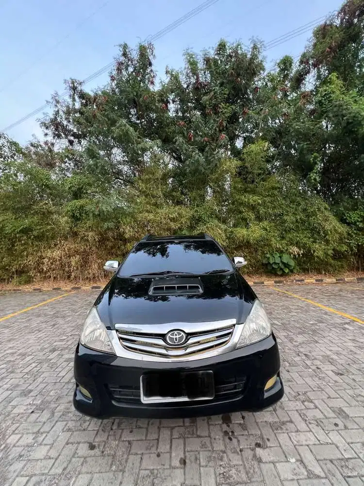 Toyota Kijang Innova 2011 Bensin