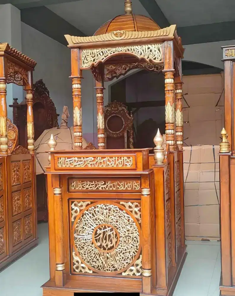 Mimbar masjid kubah