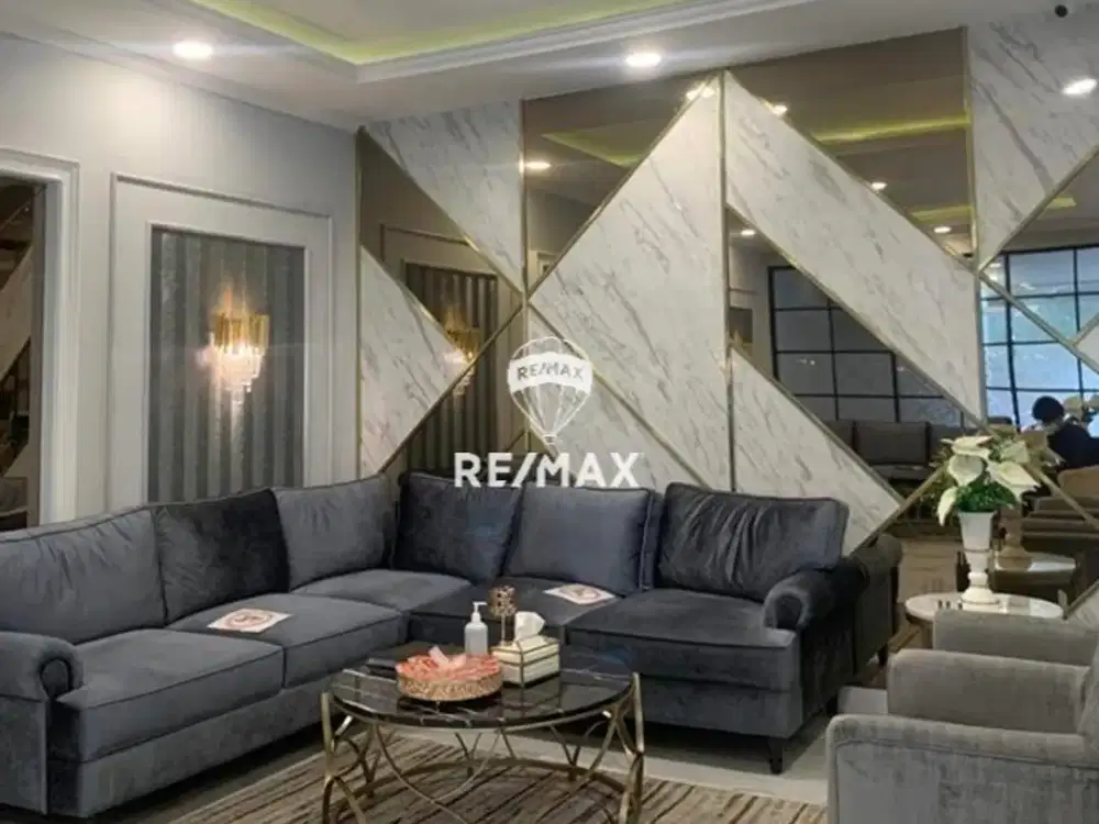 Dijual Cepat Ruko Gandeng 3 Lantai di JL Raya Kalimalang