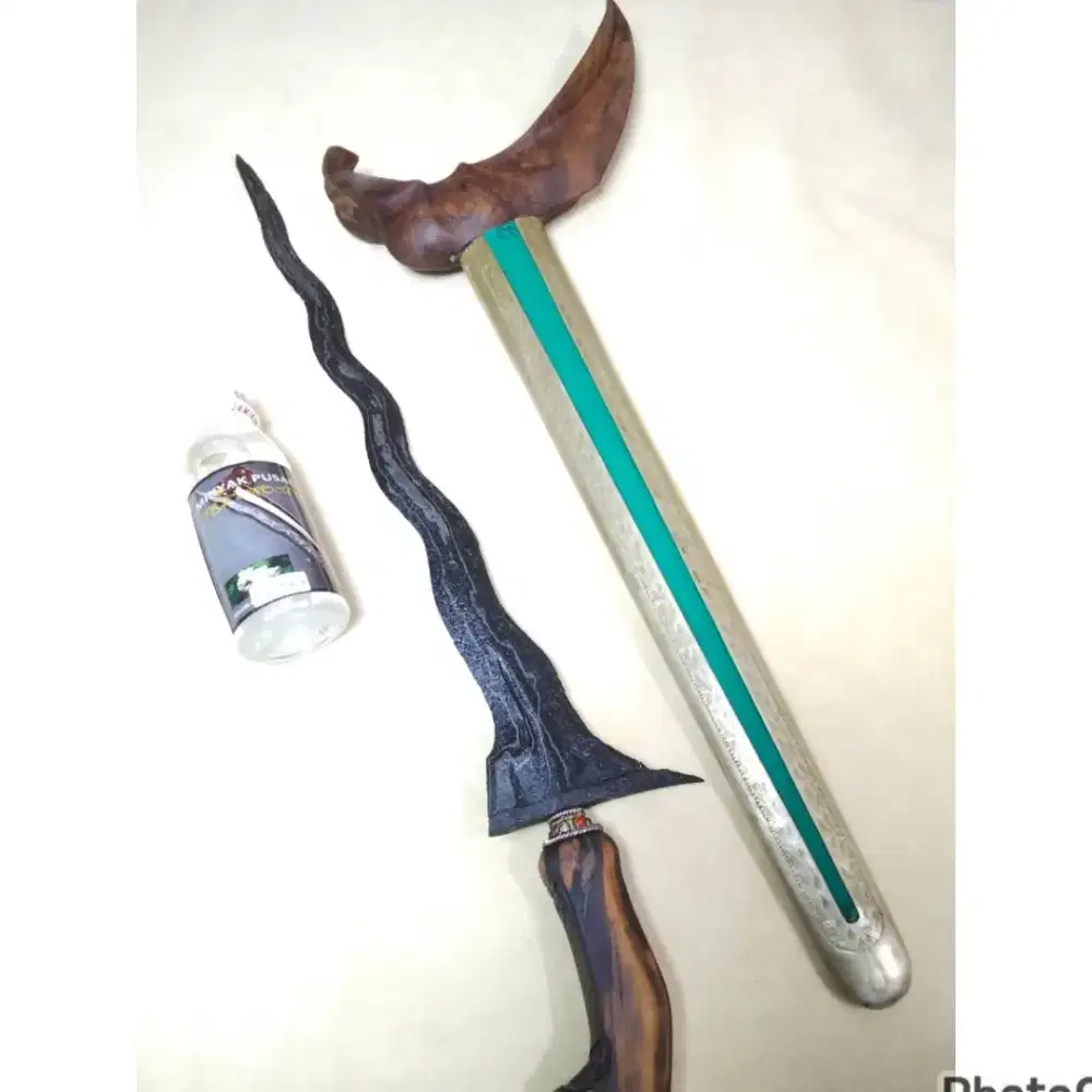 Keris Buto Ijo Sepuh Pamor Ngulit Semongko Warangka Ladrang Solo