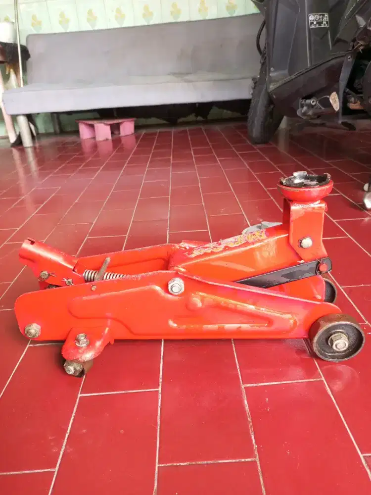 Dongkrak mobil buaYa