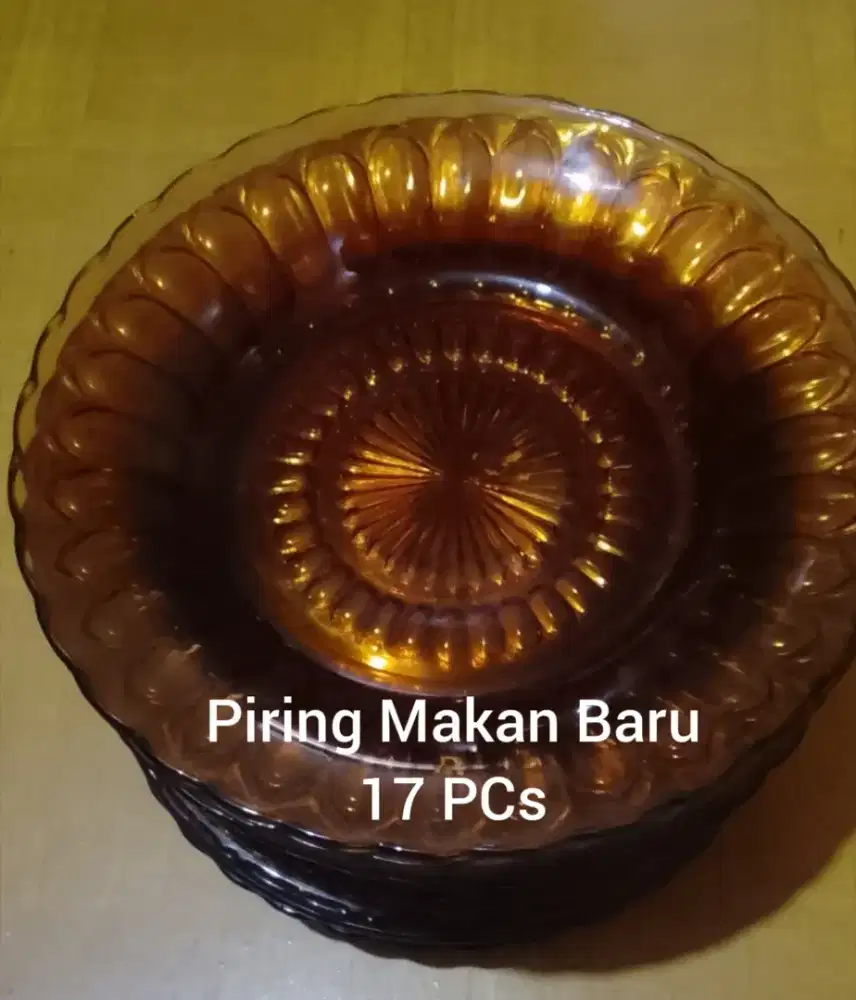 Diborongkan Piring makan standar Baru 17 pcs